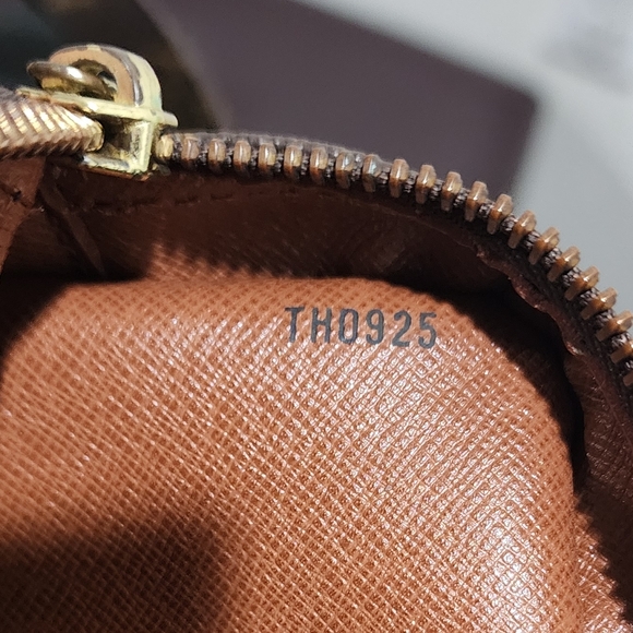 Authentic Louis Vuitton Amazone Crossbody bag - Picture 12 of 12